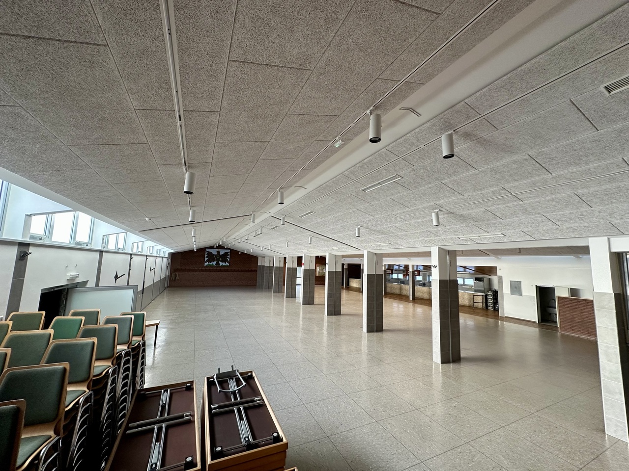 Die gesamte Schützenhalle von Benhausen (beide Hallenteile)